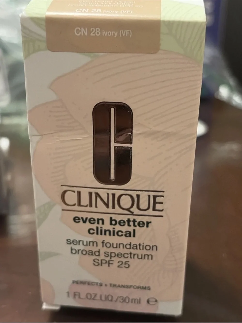 Clinique Even Better Clinical Serum Foundation - Ivory CN 28